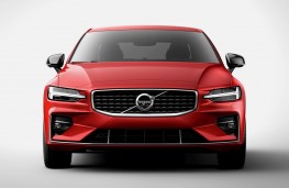 Volvo S60 R-Design 2019 head on